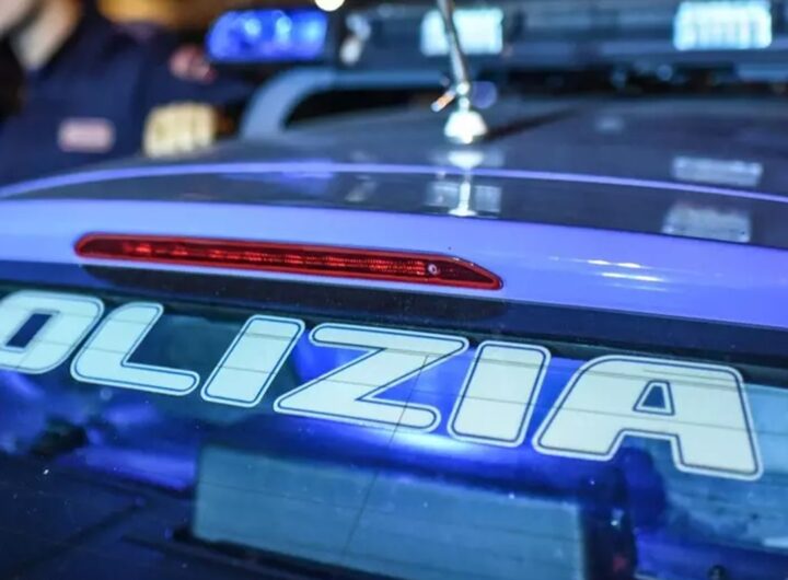 Una volante della polizia