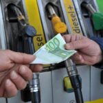 caro benzina distributore