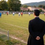 prete guarda partita di calcio