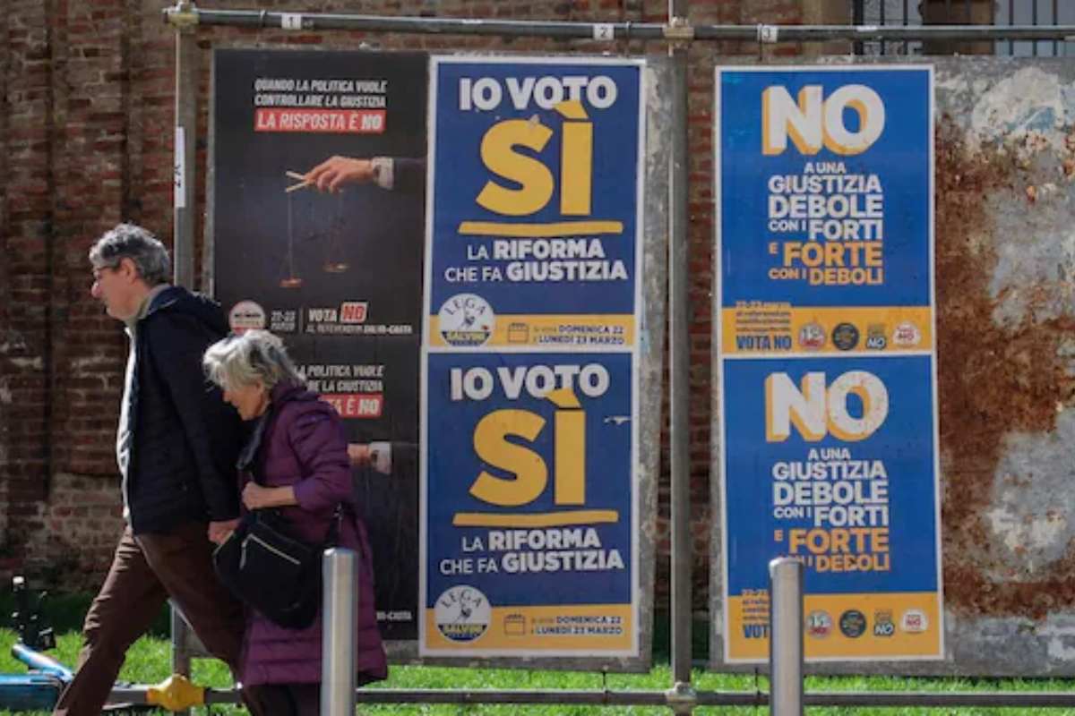 manifesti referendum giustizia a milano