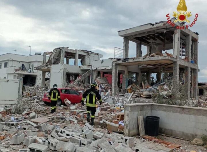 esplosione case piana del sole roma