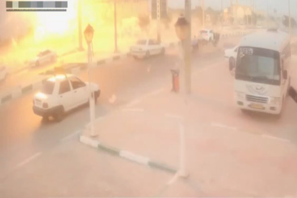 Iran, scuola bombardata a Lamerd, 21 morti