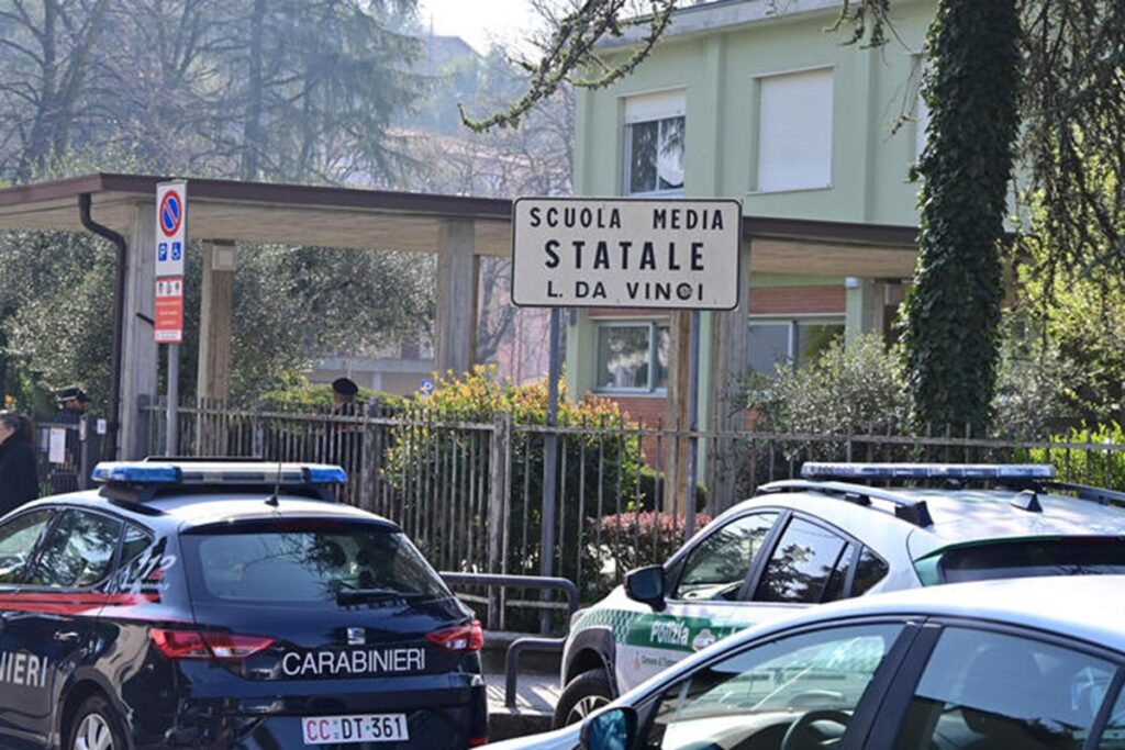 La scuola dove il 13enne ha accoltellato la sua professoressa