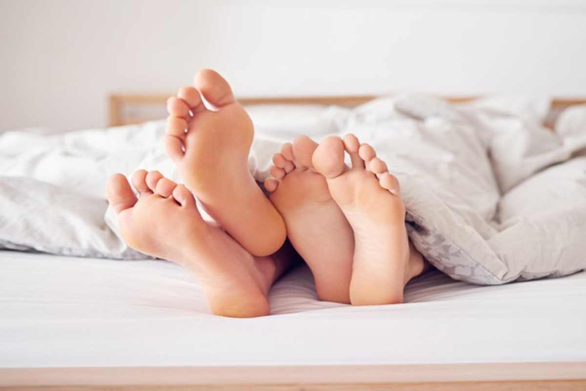 Due persone a letto insieme