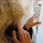 donna perseguitata stalking