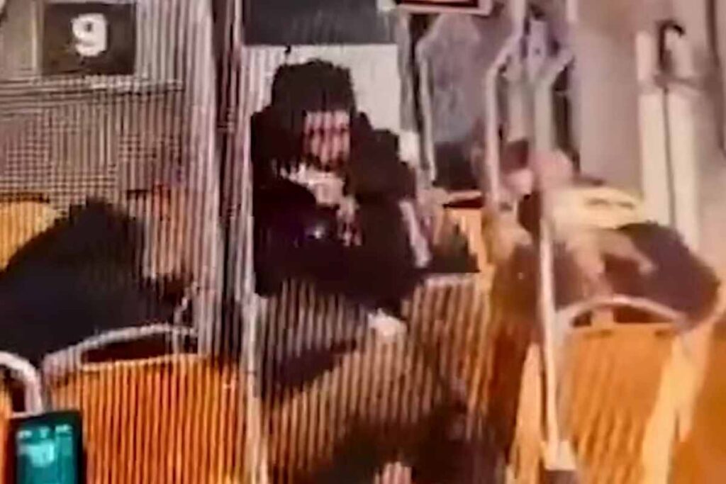 Interno tram prima del deragliamento a Milano