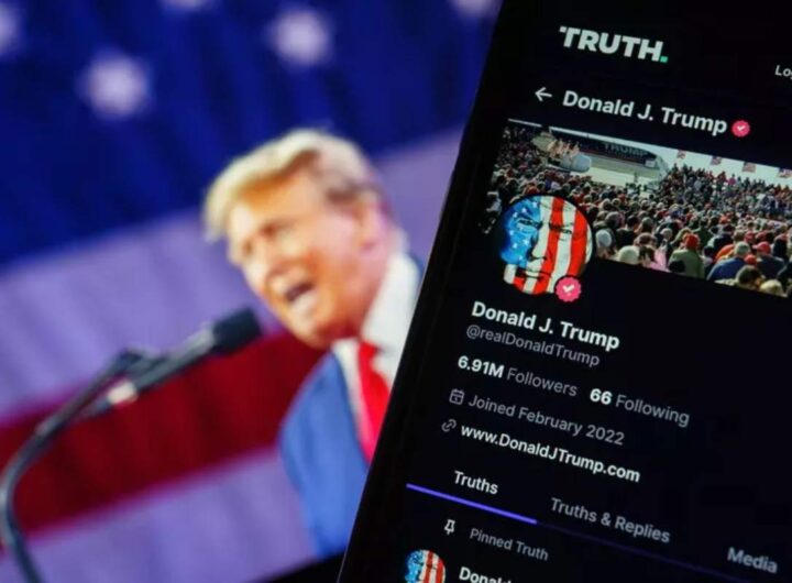 Trump con il suo social Truth