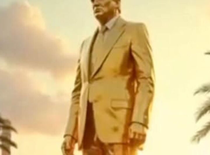 trump statua d'oro
