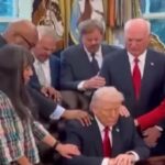 Pastori pregano per Trump nello Studio Ovale
