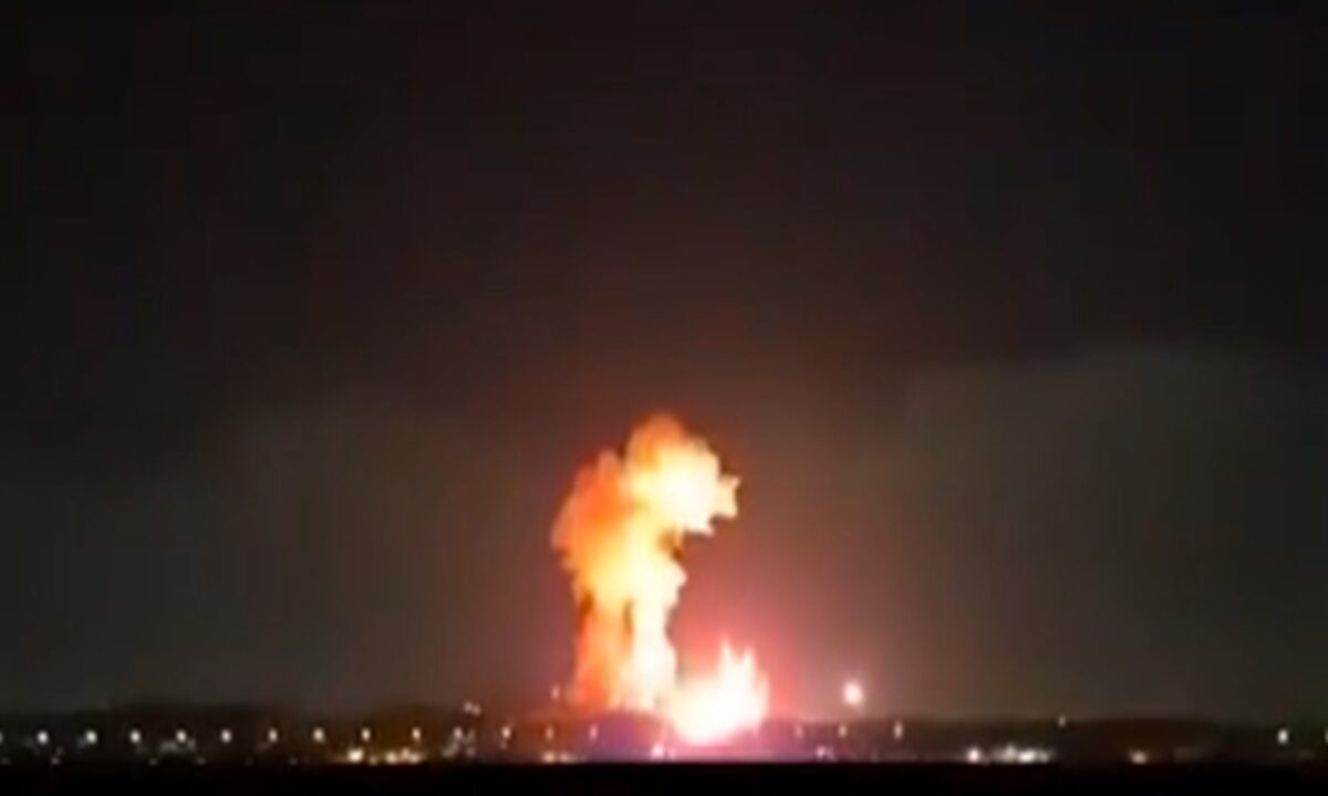 Gli Stati Uniti colpiscono deposito di munizione a Isfahan, il video postato da Trump