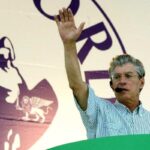 umberto bossi saluta
