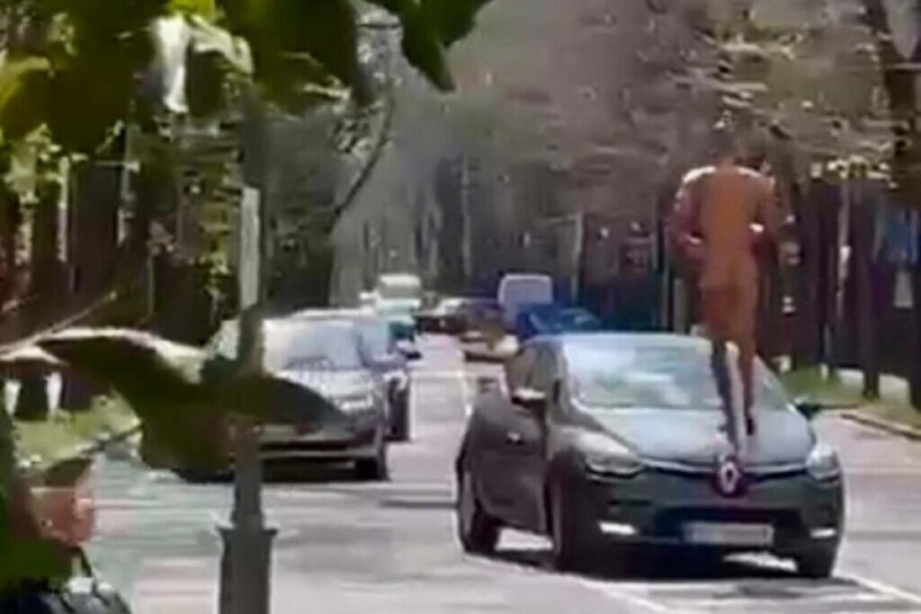 il giovane nudo a reggio emilia