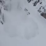 pilota precipita motoslitta