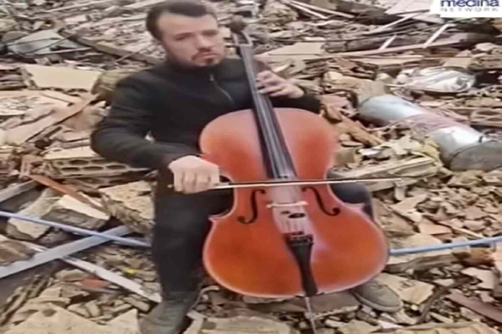 Il video del violoncellista Mahdi Sahili che a Beirut suona tra le macerie