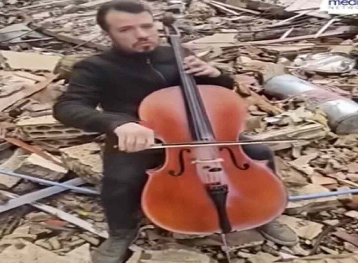 Il video del violoncellista Mahdi Sahili che a Beirut suona tra le macerie