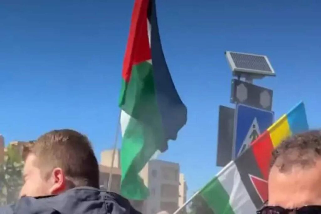 Matteo Hallisey aggredito a Roma