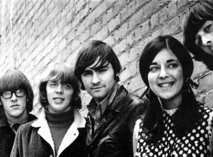 I Jefferson Airplane in posa per una foto.