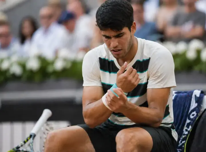 Problema al polso per il numero 2 del tennis mondiale Carlos Alcaraz
