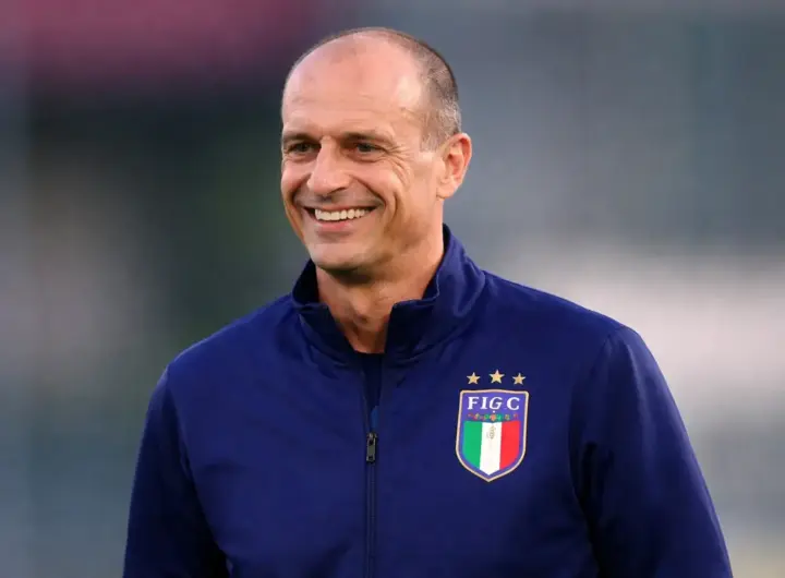 Allegri con la tuta della Nazionale Italiana, immagine creata con intelligenza artificiale