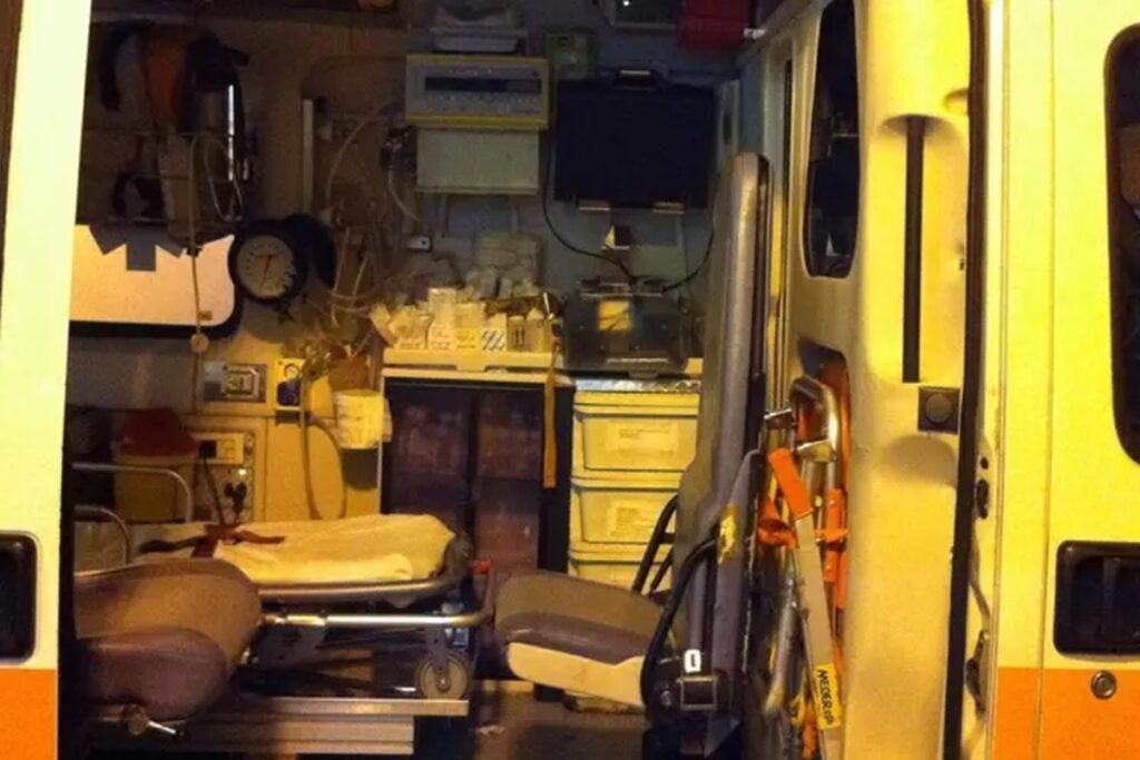 Un'ambulanza