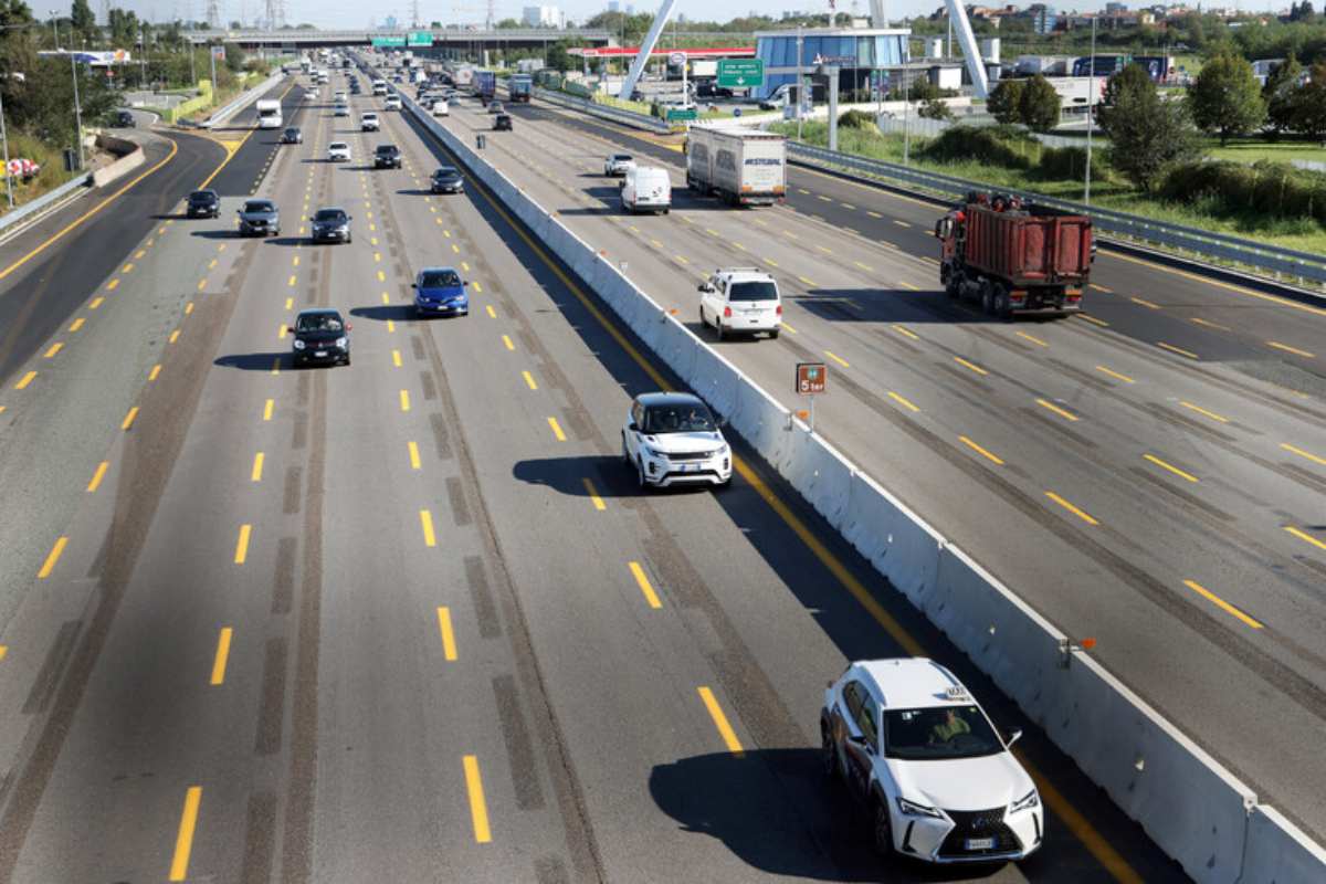 https://www.blitzquotidiano.it/wp-content/uploads/2026/04/autostrada-auto-1.jpg