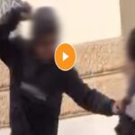 Il video dei due minorenni che ad Alessandria prendono a cinghiate una donna sul bus