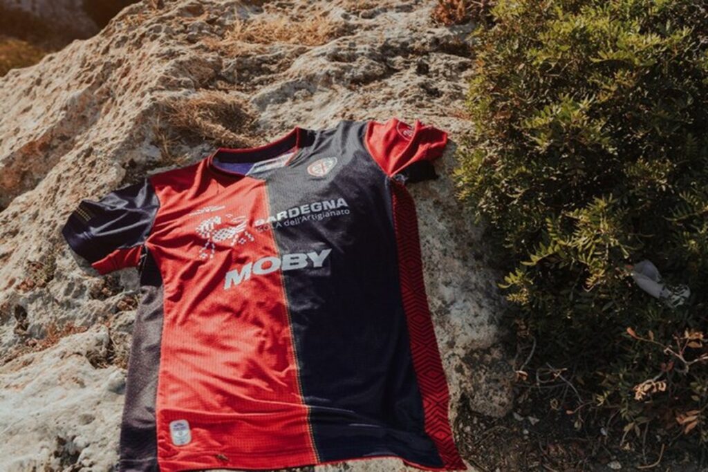 La maglietta de Cagliari