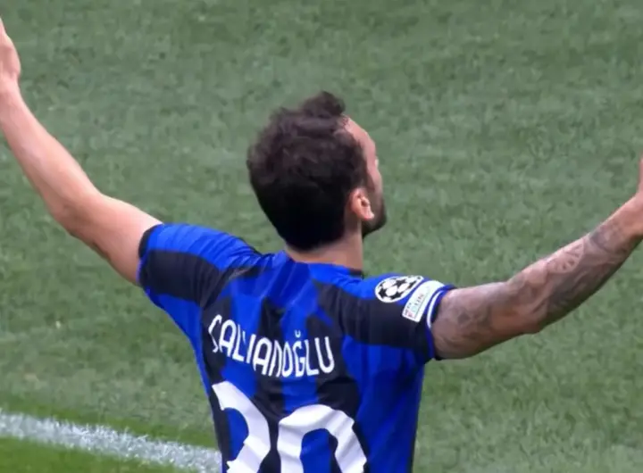 L'esultanza di Calhanoglu dopo un gol con l'Inter