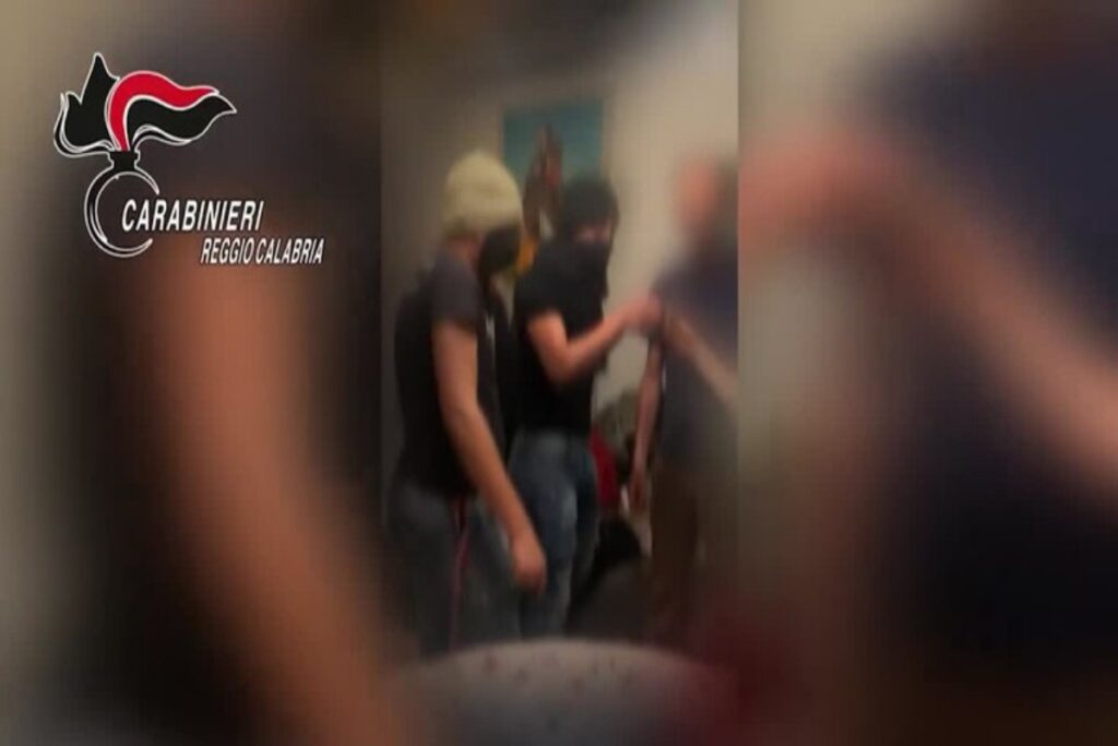 La gang del terrore in Calabria filmava persone fragili: "Se gli dai una coltellata il video diventa virale"