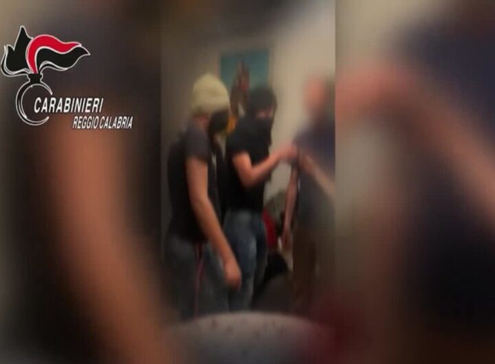 La gang del terrore in Calabria filmava persone fragili: "Se gli dai una coltellata il video diventa virale"
