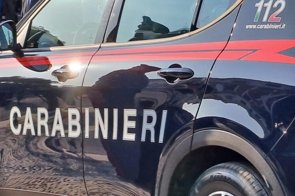 Una volante dei carabinieri