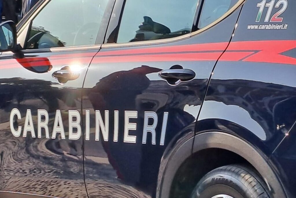 Una volante dei carabinieri