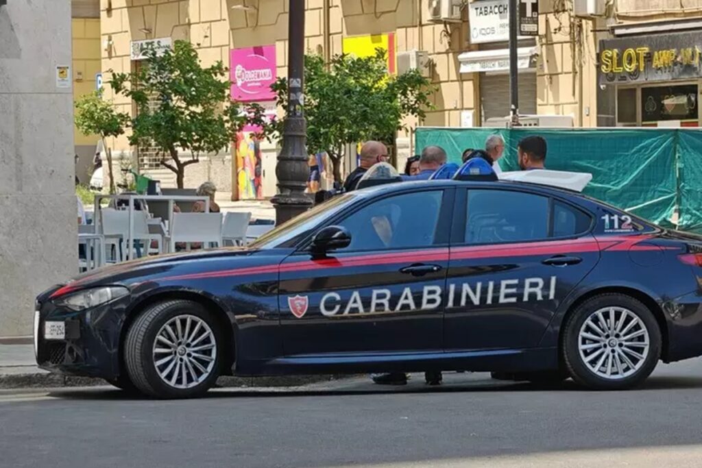 Una volante dei carabinieri