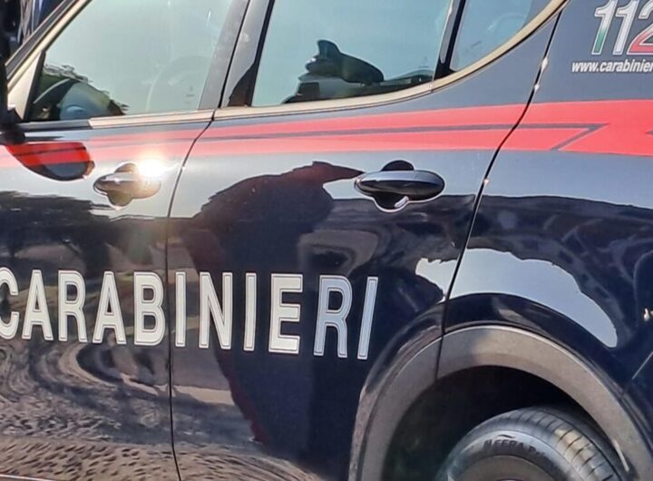 Una volante dei carabinieri