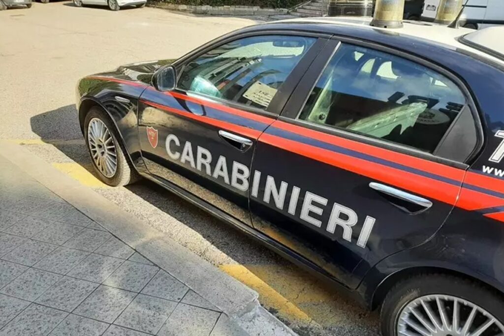 Una volante dei carabinieri