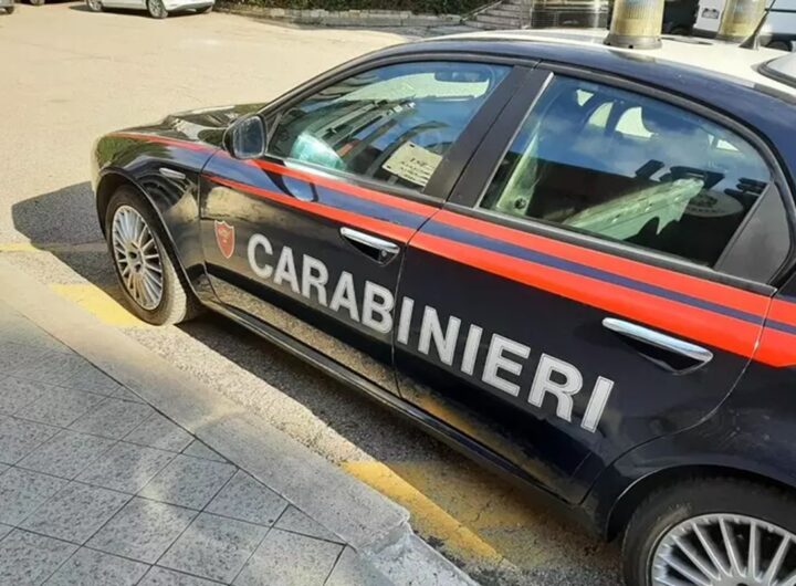 Una volante dei carabinieri