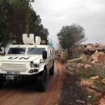 Tregua già violata in Libano, attacchi israeliani nel sud. Ucciso un casco blu francese, Macron: "Crediamo che siano stati Hezbollah"