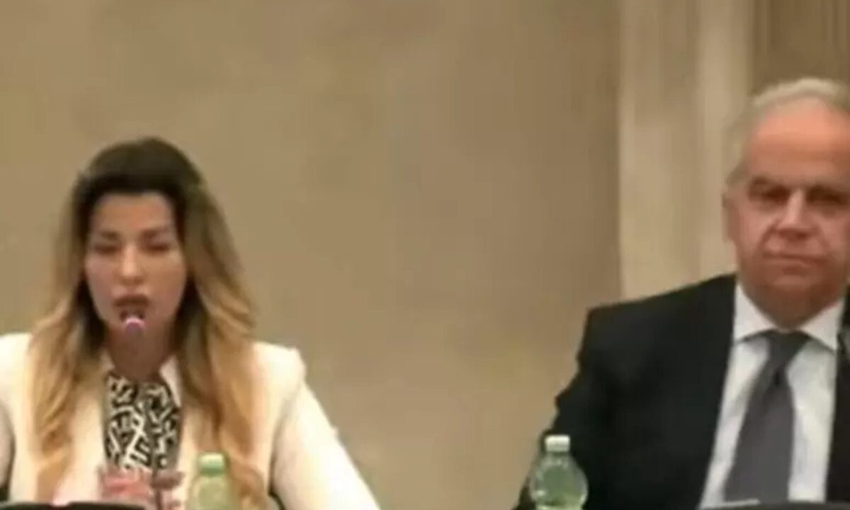 Claudia Conte e Piantedosi in un fermo immagine di Senato Tv