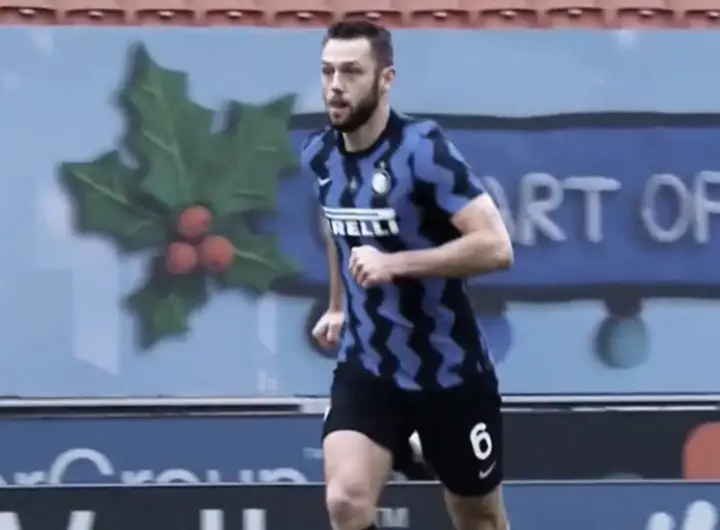 De Vrij in azione con la maglia dell'Inter