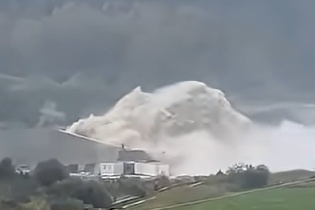 diga del liscione stracolma