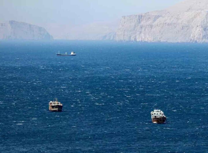 L'Iran sequestra 2 navi cargo gestite da Msc e ne colpisce una terza: "Occhio per occhio, petroliera per petroliera"