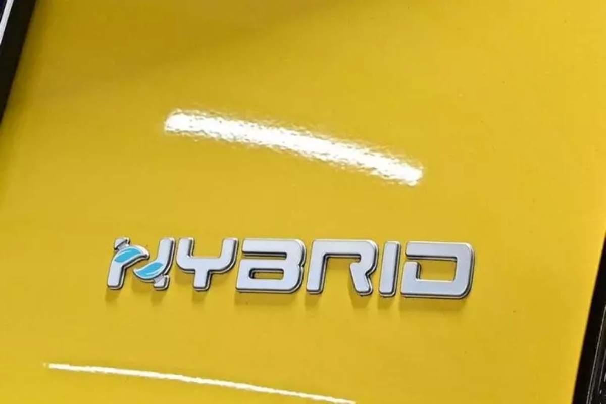 Lo stella hybrid su un'auto Stellantis