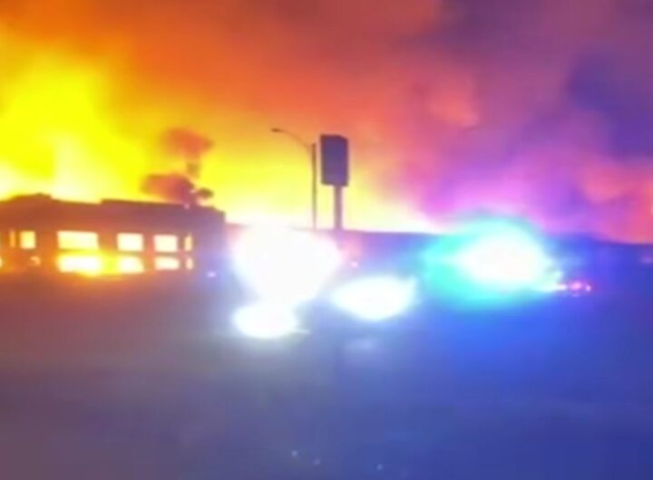 Incendio in un magazzino in California