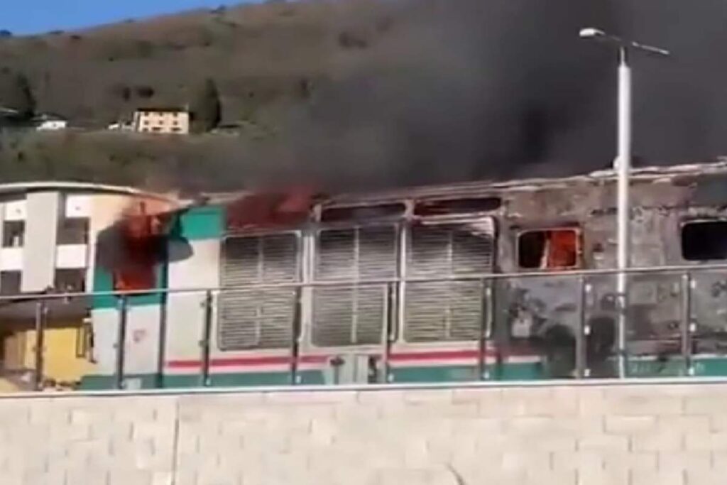 Treno in fiamme