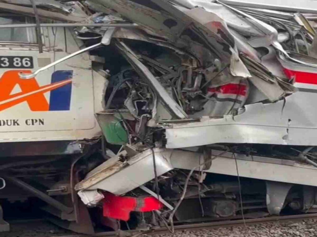 Collosione treni in Indonesia