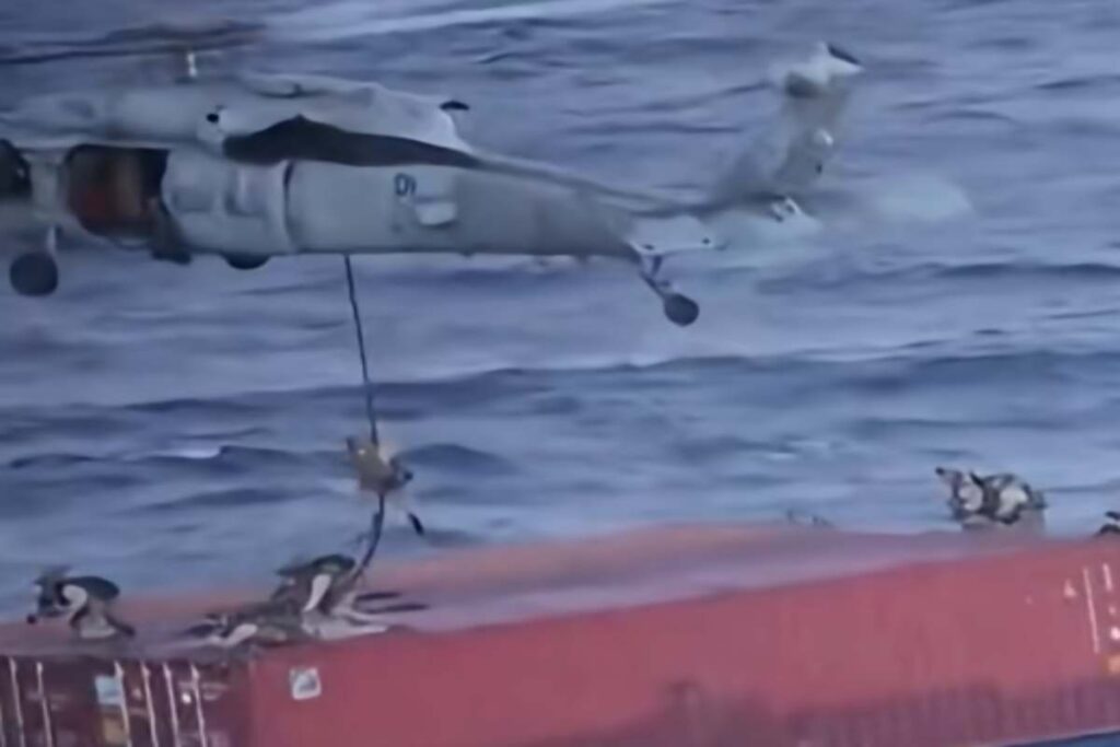 Marines abbordano mercantile sospetto in Iran