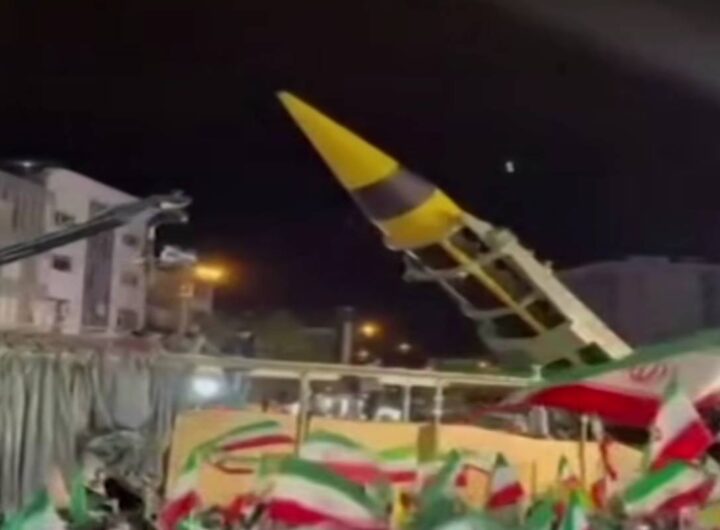 Missile iraniano in piazza