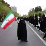 Donne iraniane proteggono le infrastrutture iraniane con il proprio corpo