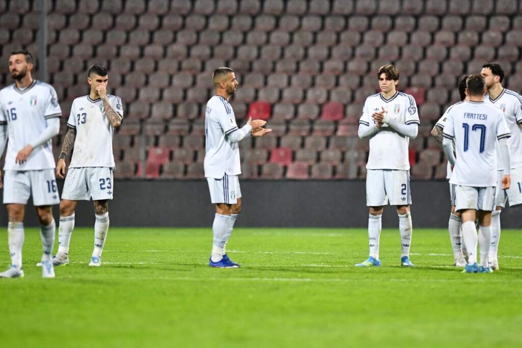 giocatori dell'italia a fine partita contro la bosnia