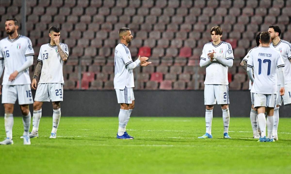 giocatori dell'italia a fine partita contro la bosnia
